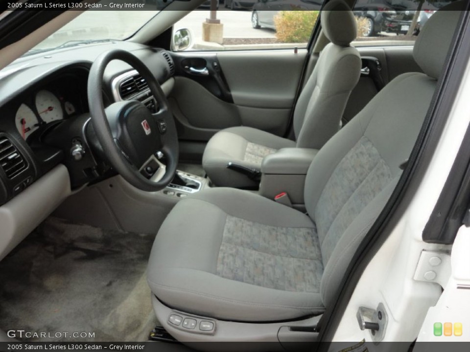 Grey Interior Photo for the 2005 Saturn L Series L300 Sedan #52145710