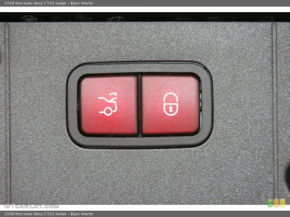 Black Interior Controls for the 2008 Mercedes-Benz S 550 Sedan #52157337