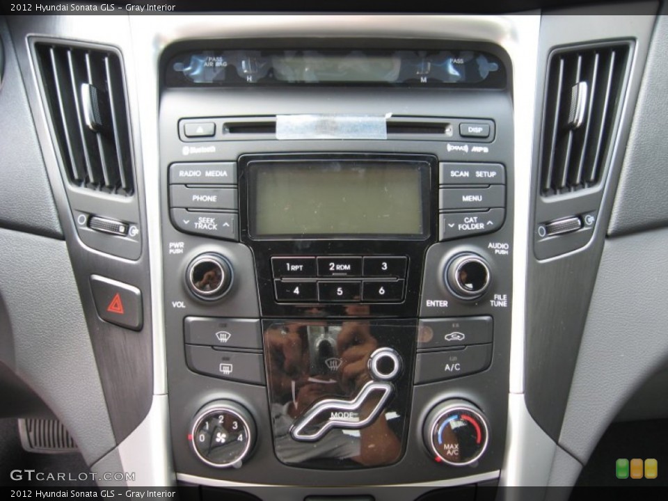 Gray Interior Controls for the 2012 Hyundai Sonata GLS #52157406