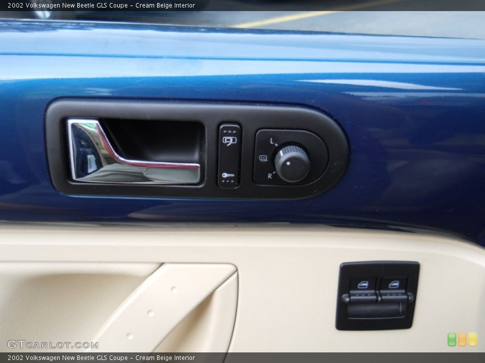 Cream Beige Interior Controls for the 2002 Volkswagen New Beetle GLS Coupe #52163608