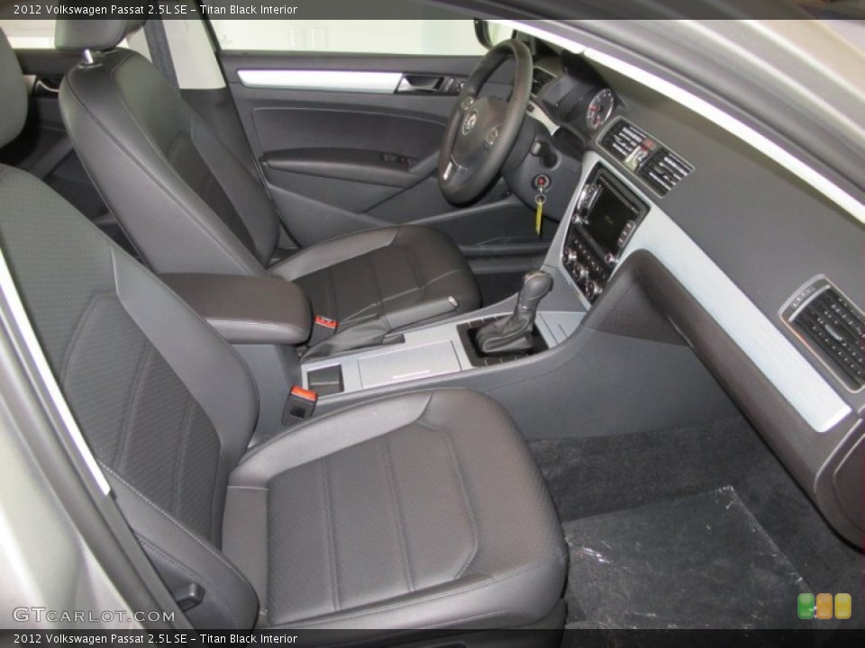 Titan Black Interior Photo for the 2012 Volkswagen Passat 2.5L SE #52165411