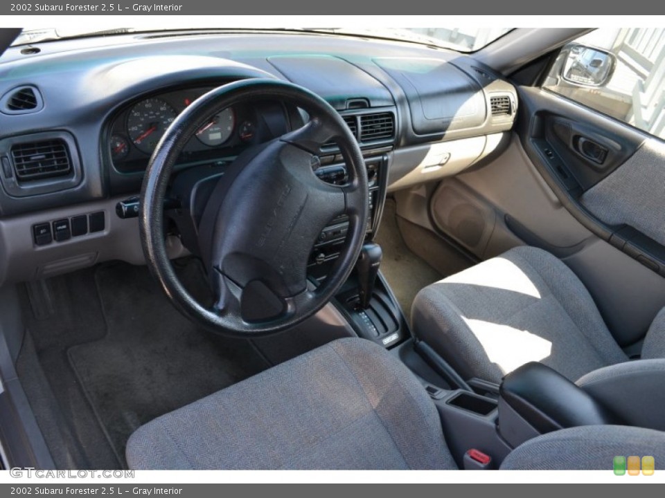 Gray Interior Photo for the 2002 Subaru Forester 2.5 L #52167325