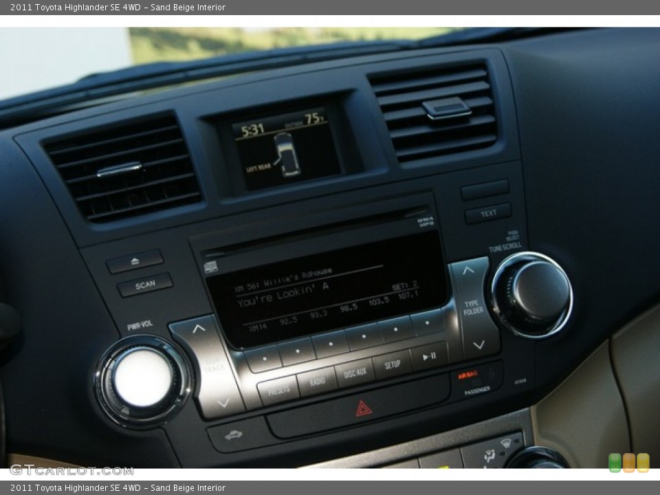 Sand Beige Interior Controls for the 2011 Toyota Highlander SE 4WD #52167667
