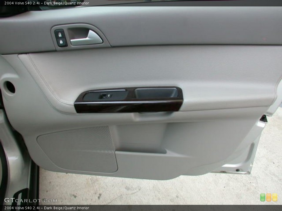 Dark Beige/Quartz Interior Door Panel for the 2004 Volvo S40 2.4i #52208800