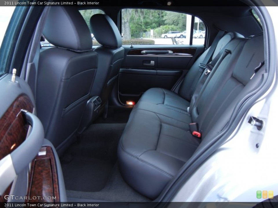 Black Interior Photo for the 2011 Lincoln Town Car Signature Limited #52208992