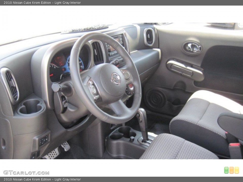 Light Gray Interior Photo for the 2010 Nissan Cube Krom Edition #52213442