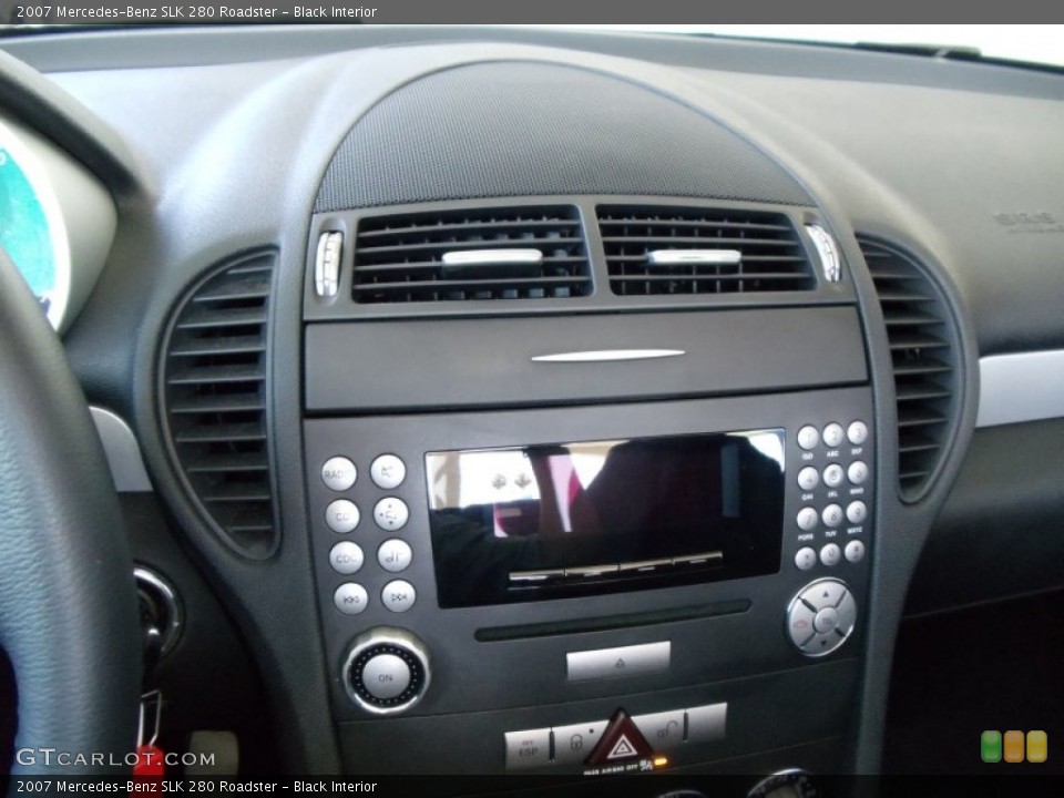 Black Interior Controls for the 2007 Mercedes-Benz SLK 280 Roadster #52231849