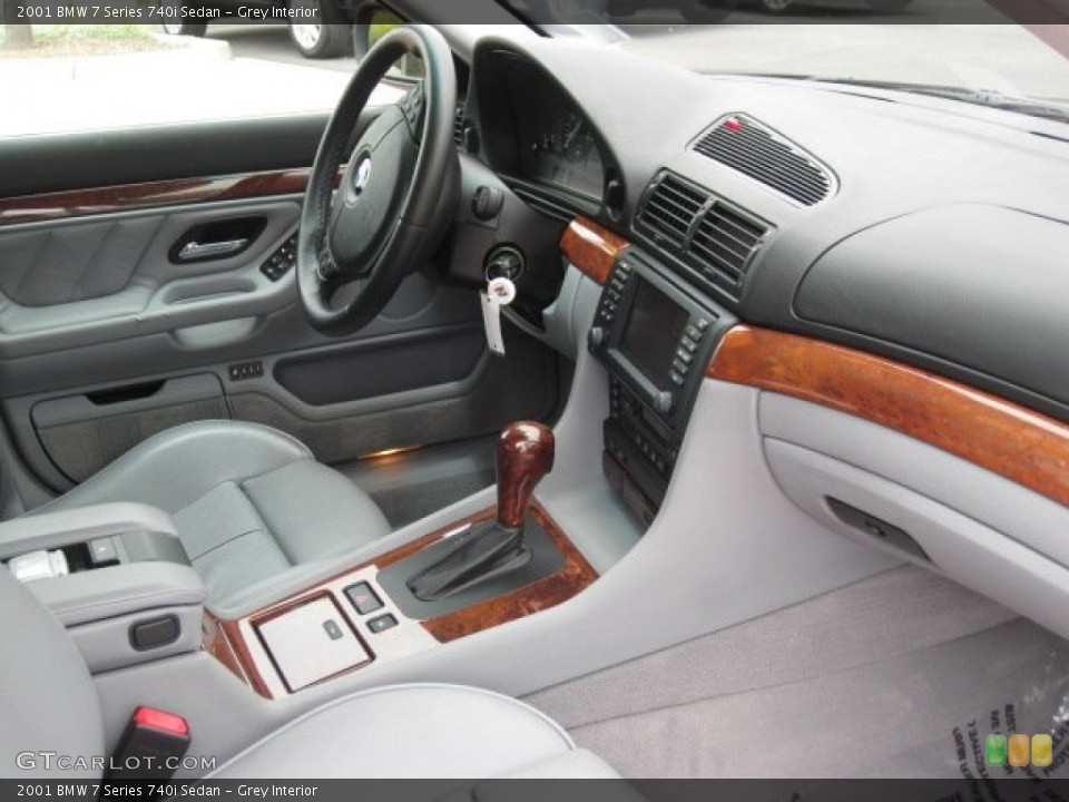 Grey Interior Photo for the 2001 BMW 7 Series 740i Sedan #52233319