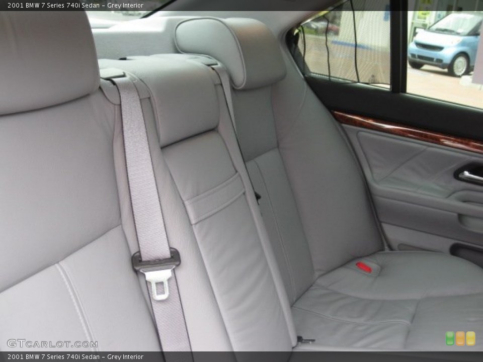Grey Interior Photo for the 2001 BMW 7 Series 740i Sedan #52233333