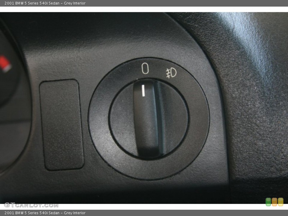 Grey Interior Controls for the 2001 BMW 5 Series 540i Sedan #52237366