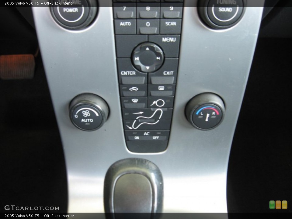 Off-Black Interior Controls for the 2005 Volvo V50 T5 #52237489