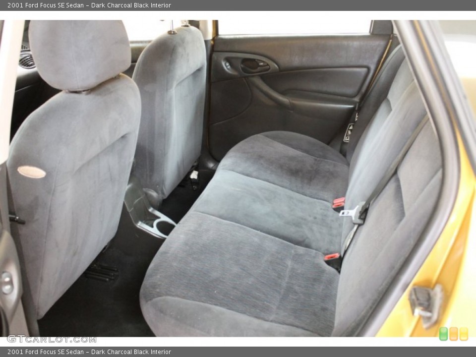 Dark Charcoal Black Interior Photo for the 2001 Ford Focus SE Sedan #52240531