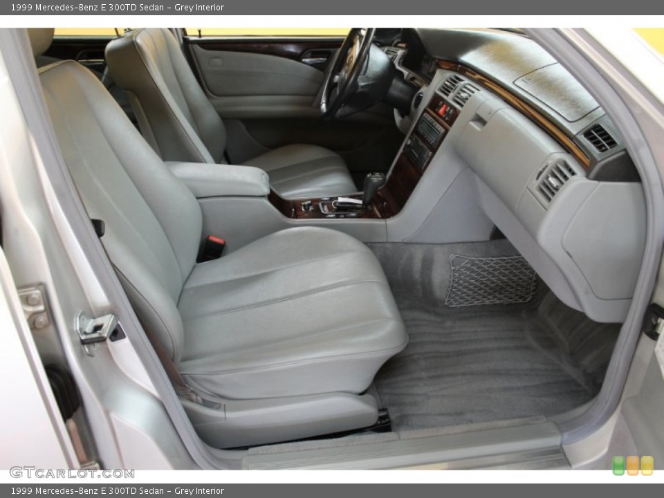 Grey Interior Photo for the 1999 Mercedes-Benz E 300TD Sedan #52241308