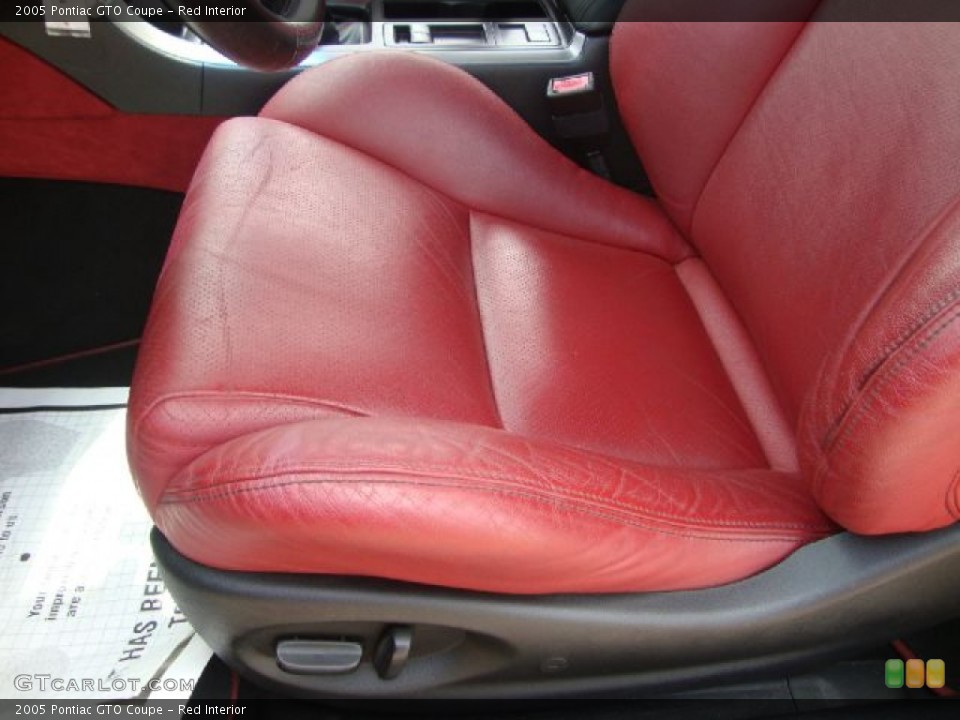 Red Interior Photo for the 2005 Pontiac GTO Coupe #52250080