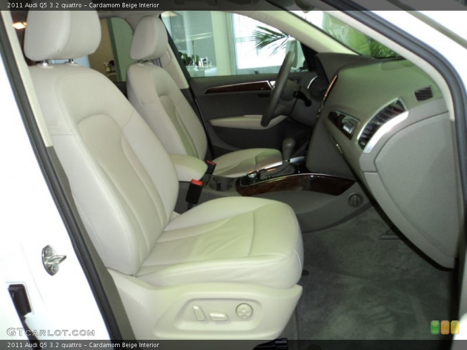 Cardamom Beige Interior Photo for the 2011 Audi Q5 3.2 quattro #52252735