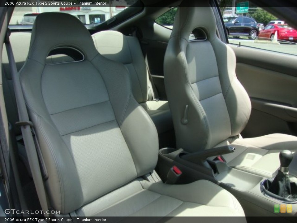 Titanium Interior Photo for the 2006 Acura RSX Type S Sports Coupe #52253134