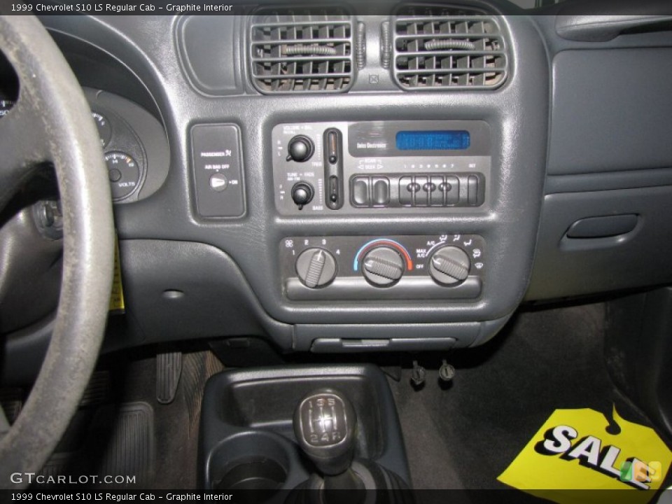 Graphite Interior Controls for the 1999 Chevrolet S10 LS Regular Cab #52257997