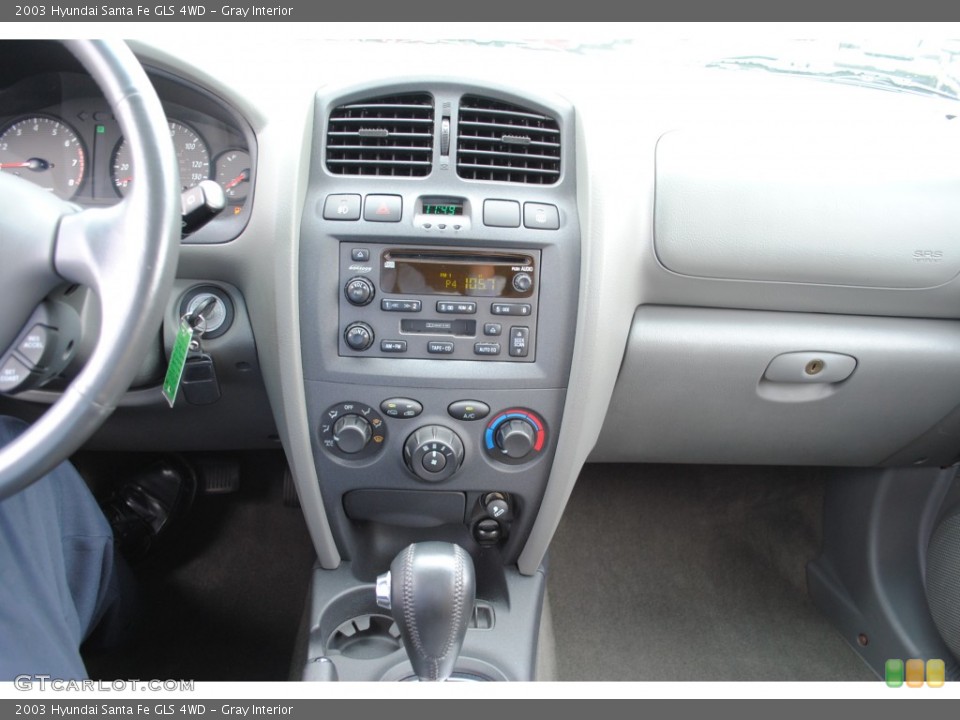 Gray Interior Controls for the 2003 Hyundai Santa Fe GLS 4WD #52263874