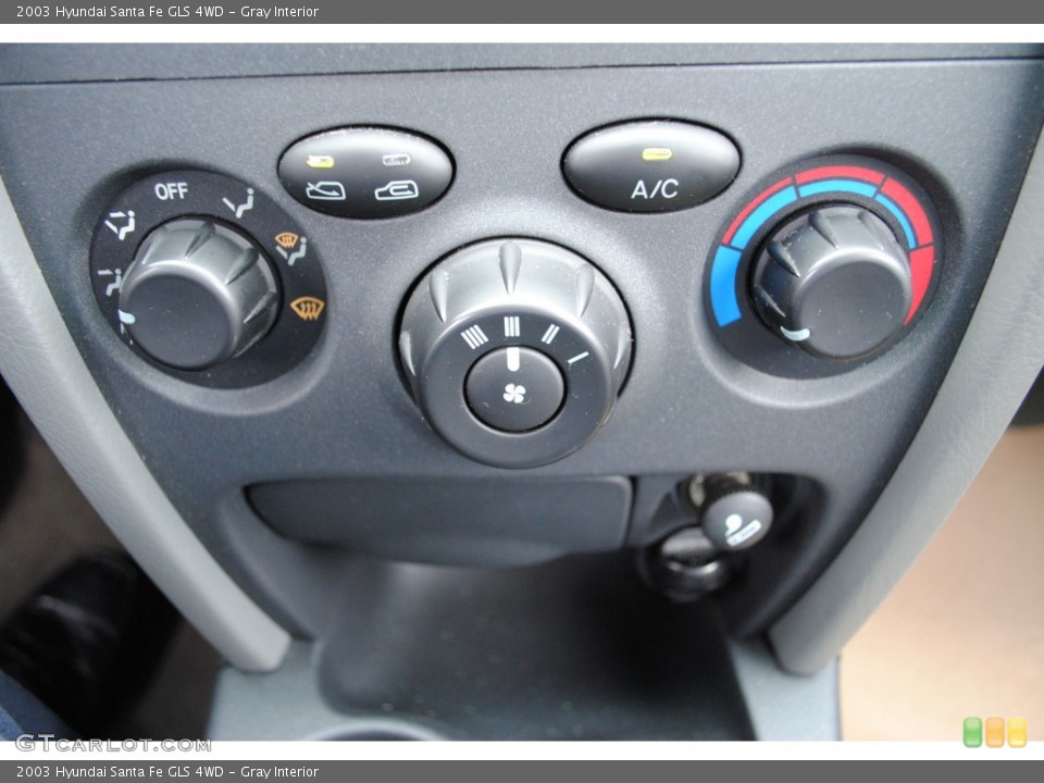 Gray Interior Controls for the 2003 Hyundai Santa Fe GLS 4WD #52264018