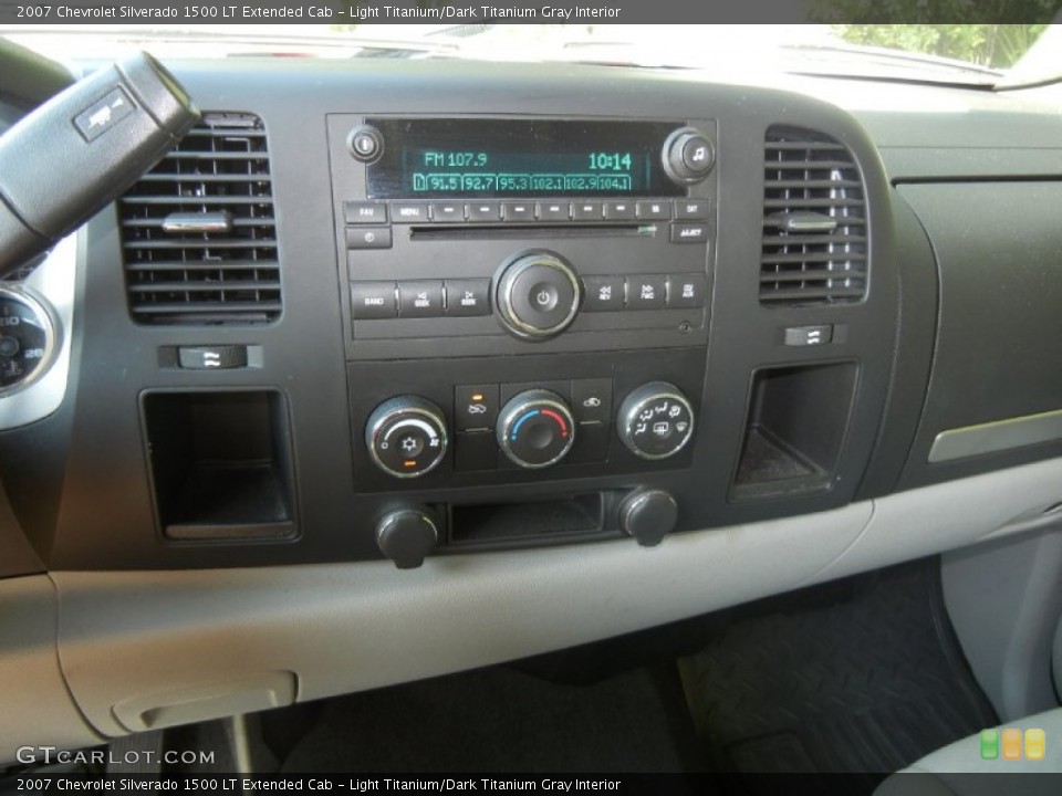 Light Titanium/Dark Titanium Gray Interior Controls for the 2007 Chevrolet Silverado 1500 LT Extended Cab #52266823
