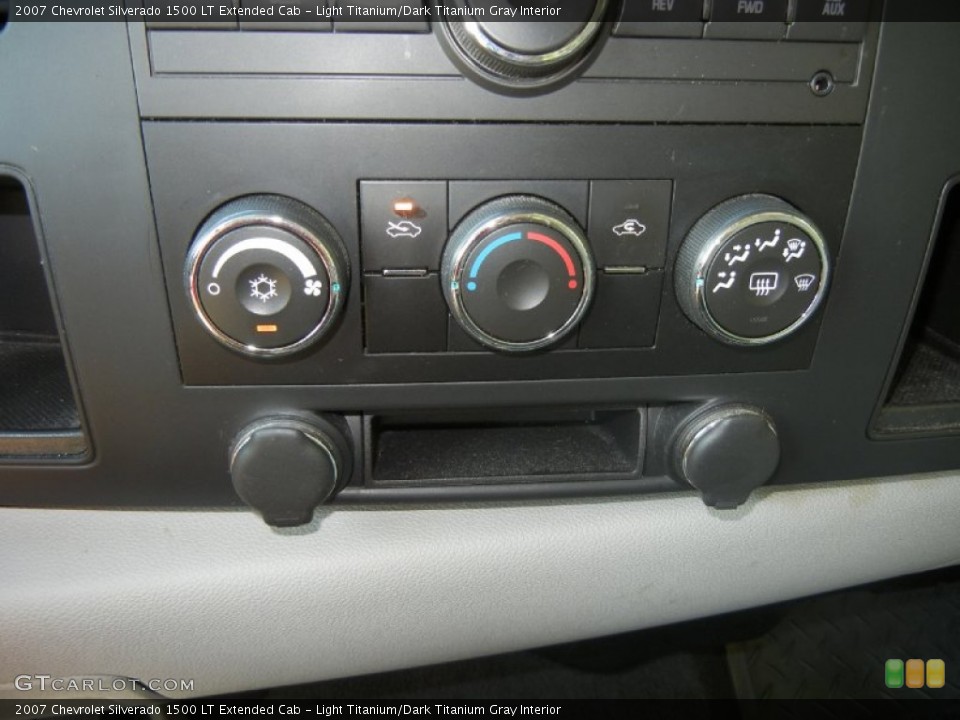 Light Titanium/Dark Titanium Gray Interior Controls for the 2007 Chevrolet Silverado 1500 LT Extended Cab #52266850