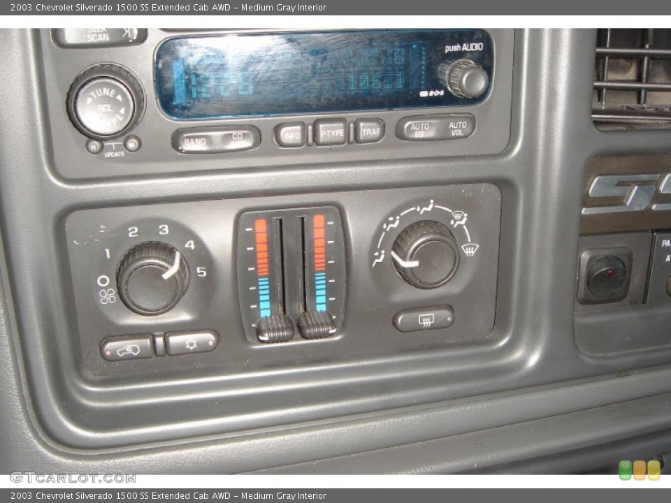 Medium Gray Interior Controls for the 2003 Chevrolet Silverado 1500 SS Extended Cab AWD #52282148