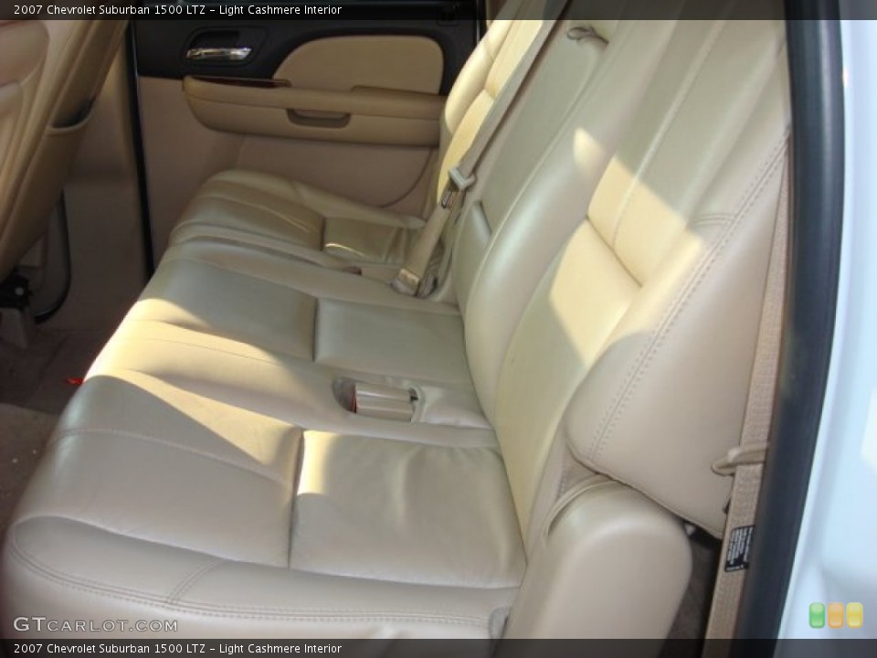 Light Cashmere Interior Photo for the 2007 Chevrolet Suburban 1500 LTZ #52291187