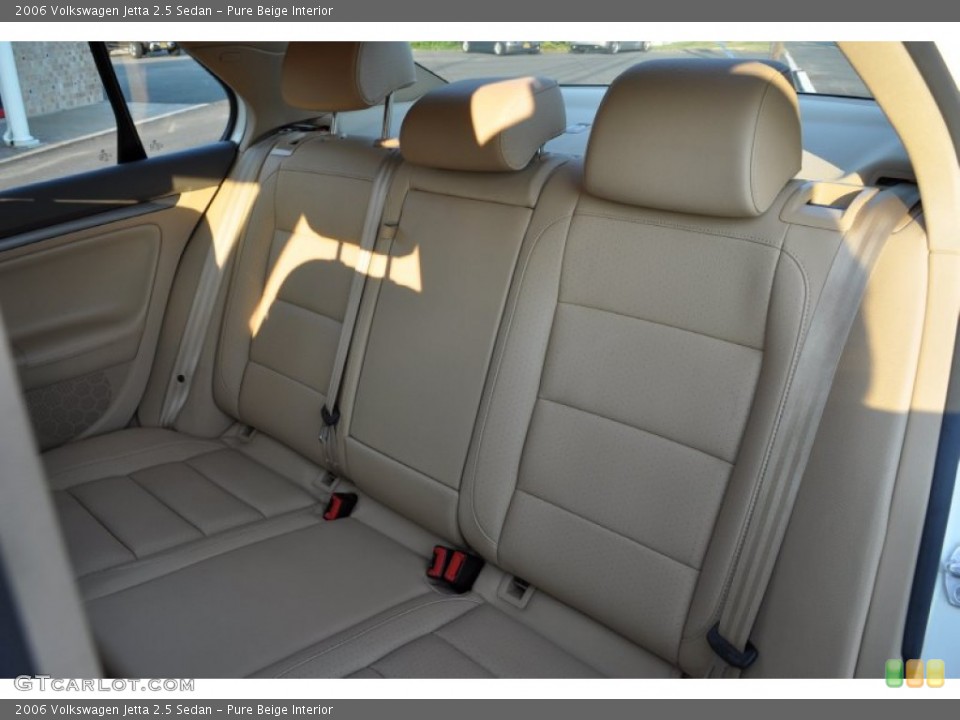 Pure Beige Interior Photo for the 2006 Volkswagen Jetta 2.5 Sedan #52292666