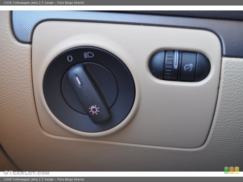 Pure Beige Interior Controls for the 2006 Volkswagen Jetta 2.5 Sedan #52292816