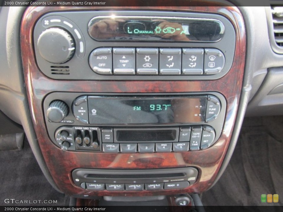 Medium Quartz Gray Interior Controls for the 2000 Chrysler Concorde LXi #52313535