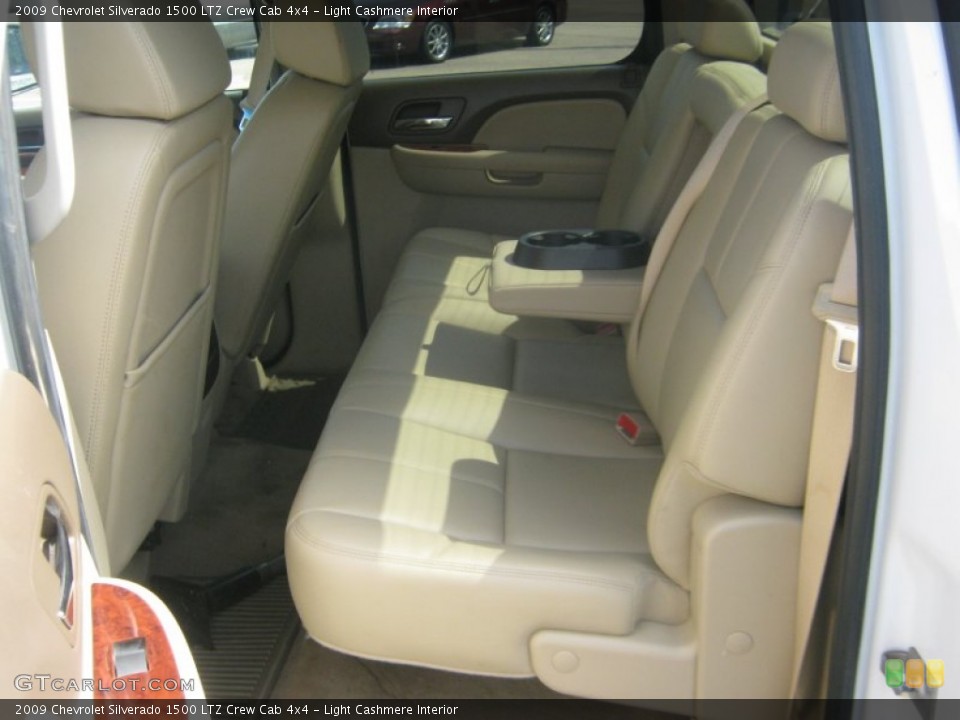 Light Cashmere Interior Photo for the 2009 Chevrolet Silverado 1500 LTZ Crew Cab 4x4 #52318659