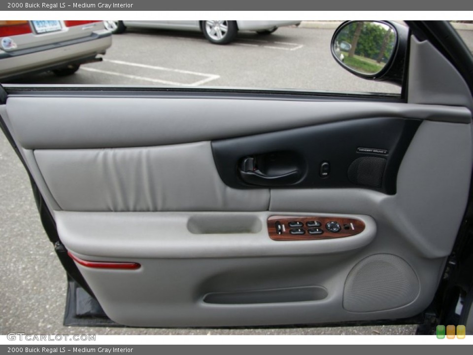 Medium Gray Interior Door Panel for the 2000 Buick Regal LS #52322655