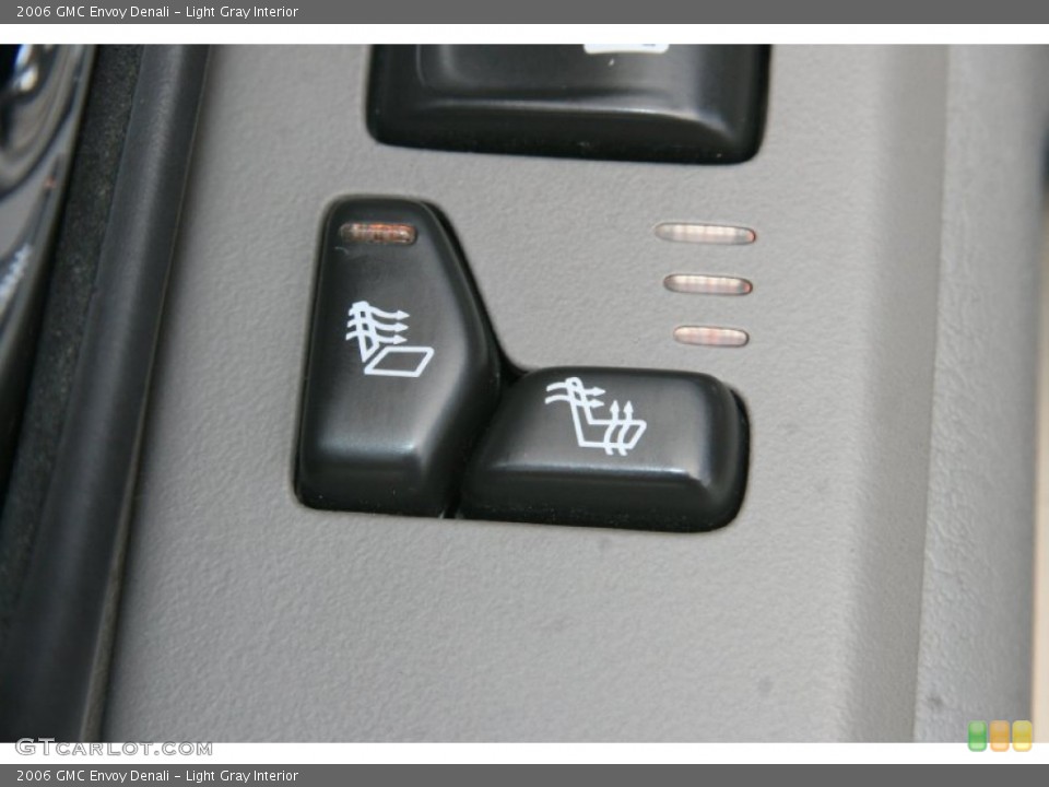 Light Gray Interior Controls for the 2006 GMC Envoy Denali #52324485