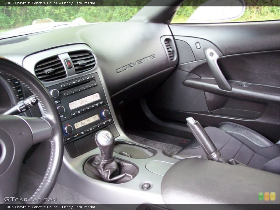Ebony Black Interior Photo for the 2006 Chevrolet Corvette Coupe #52326684