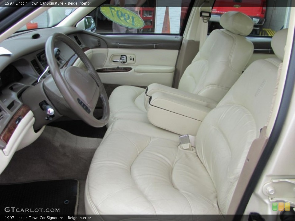 Beige Interior Photo for the 1997 Lincoln Town Car Signature #52329345