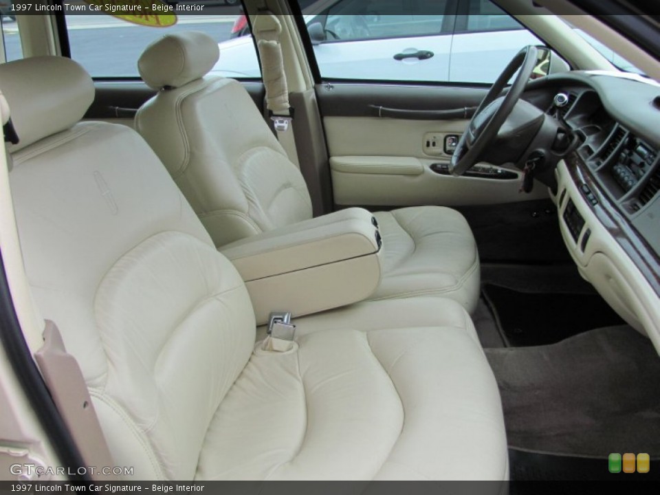 Beige Interior Photo for the 1997 Lincoln Town Car Signature #52329470