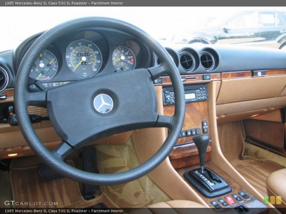Parchment Interior Photo for the 1985 Mercedes-Benz SL Class 500 SL Roadster #52330911