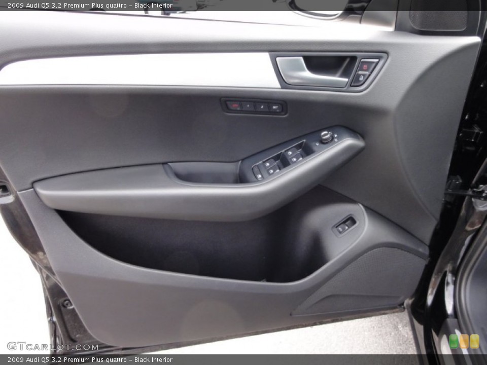 Black Interior Door Panel for the 2009 Audi Q5 3.2 Premium Plus quattro #52339956
