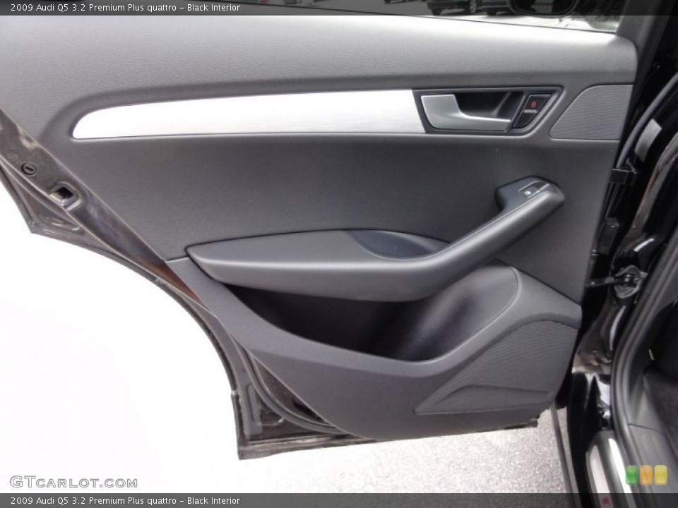 Black Interior Door Panel for the 2009 Audi Q5 3.2 Premium Plus quattro #52340109