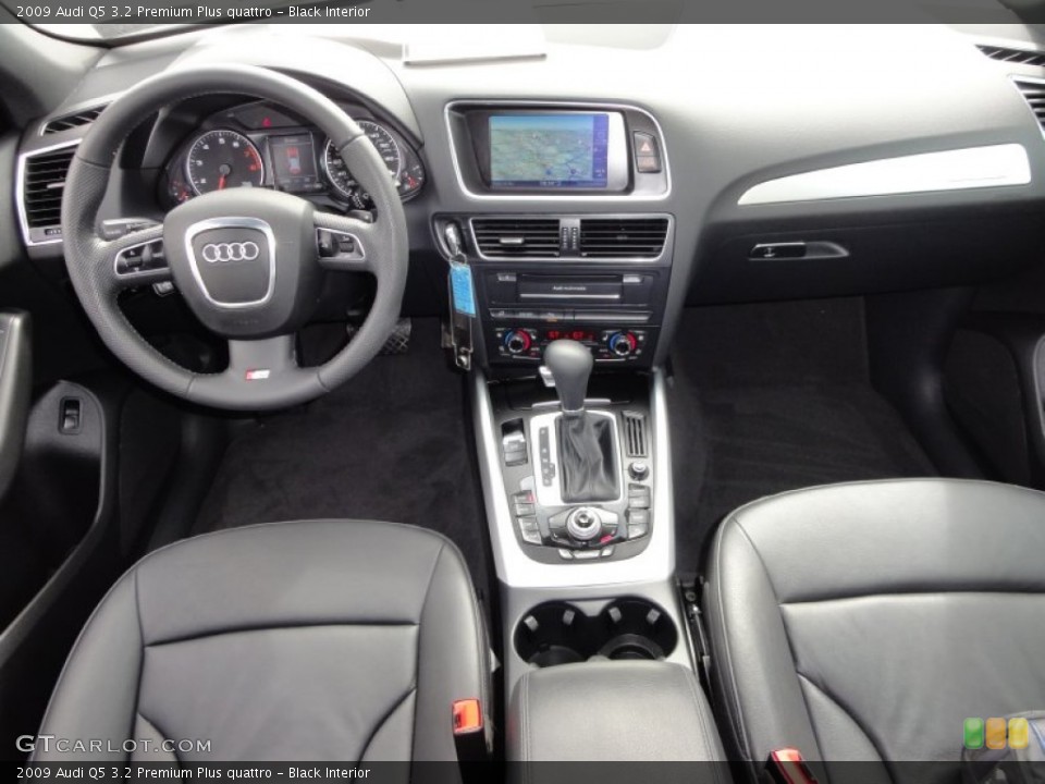 Black Interior Dashboard for the 2009 Audi Q5 3.2 Premium Plus quattro #52340127