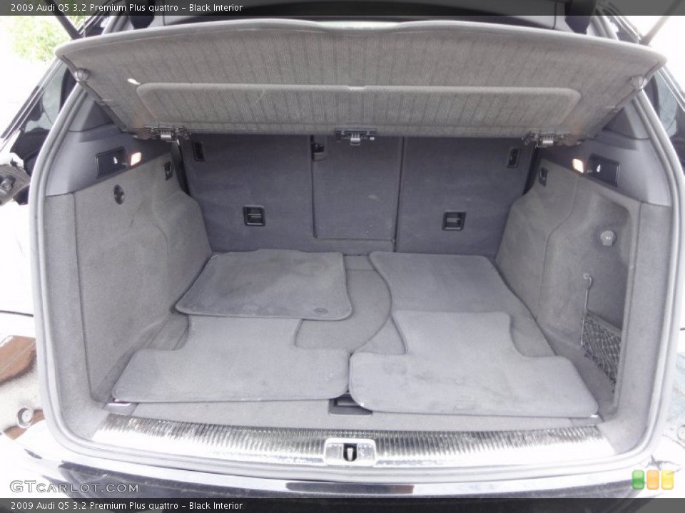 Black Interior Trunk for the 2009 Audi Q5 3.2 Premium Plus quattro #52340154