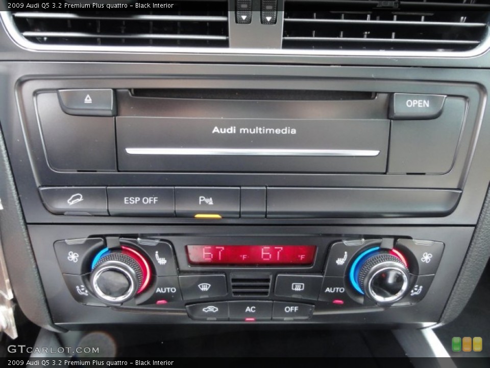 Black Interior Controls for the 2009 Audi Q5 3.2 Premium Plus quattro #52340295