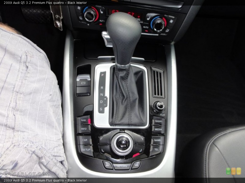 Black Interior Transmission for the 2009 Audi Q5 3.2 Premium Plus quattro #52340310
