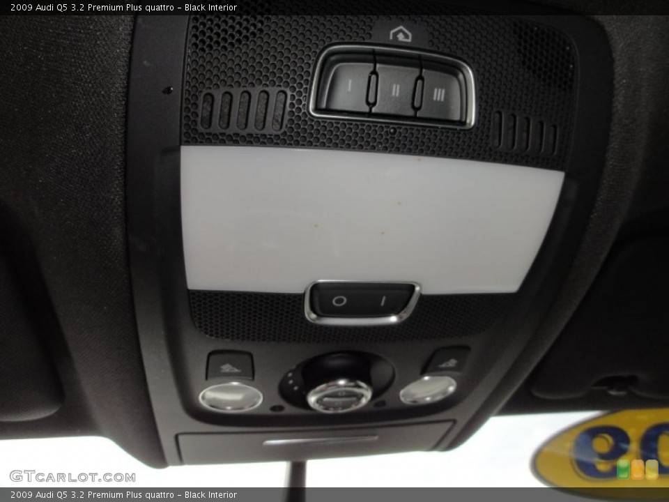 Black Interior Controls for the 2009 Audi Q5 3.2 Premium Plus quattro #52340325
