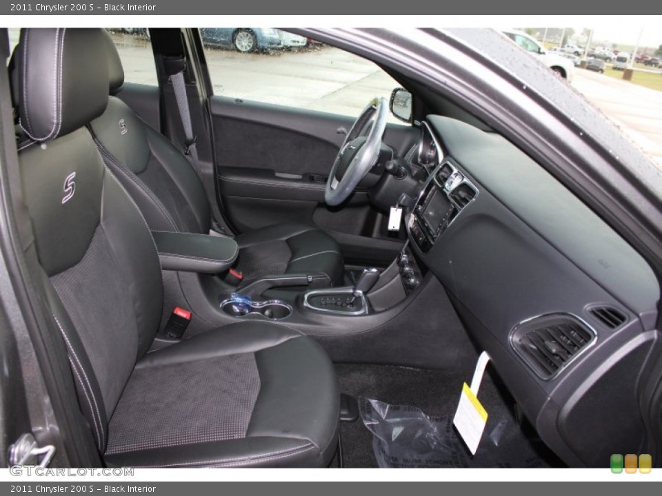 Black Interior Photo for the 2011 Chrysler 200 S #52340838