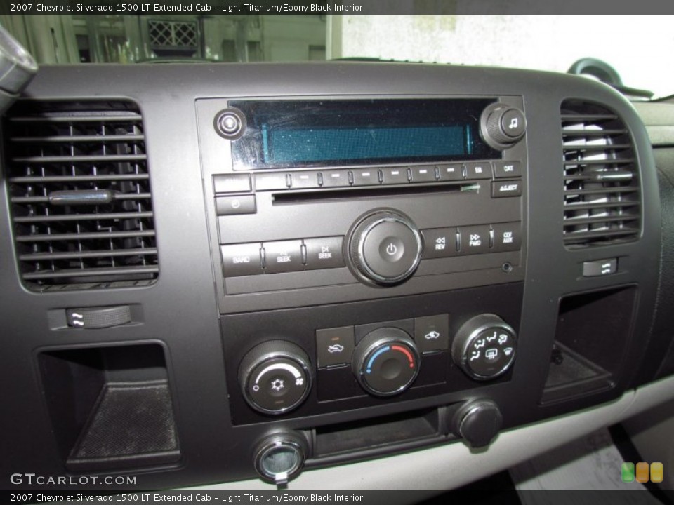 Light Titanium/Ebony Black Interior Controls for the 2007 Chevrolet Silverado 1500 LT Extended Cab #52345929