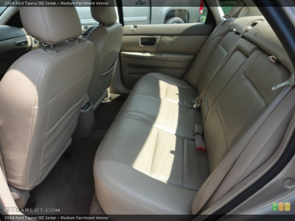 Medium Parchment Interior Photo for the 2004 Ford Taurus SES Sedan #52346322