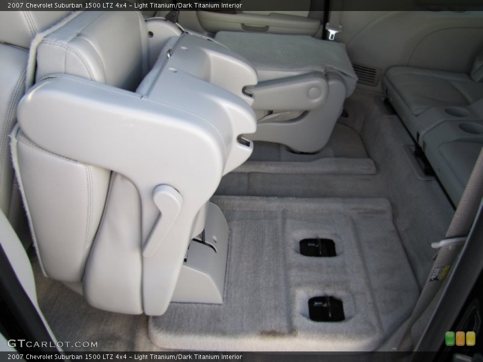 Light Titanium/Dark Titanium Interior Photo for the 2007 Chevrolet Suburban 1500 LTZ 4x4 #52357785