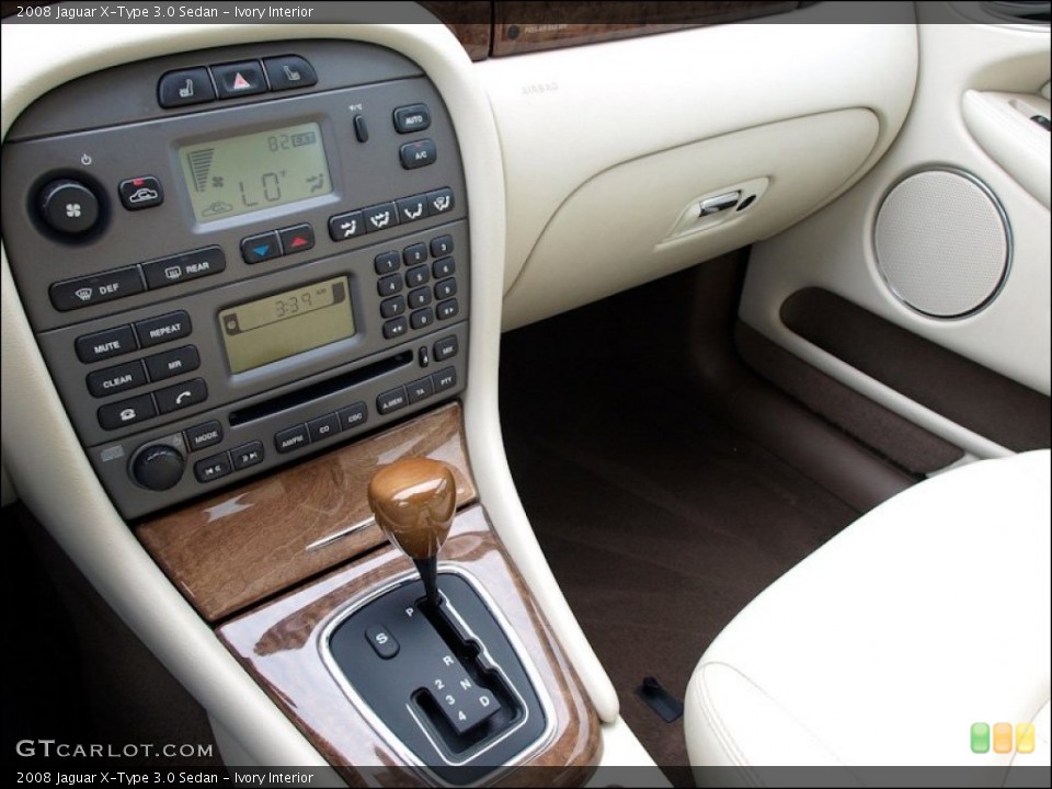 Ivory Interior Controls for the 2008 Jaguar X-Type 3.0 Sedan #52369849