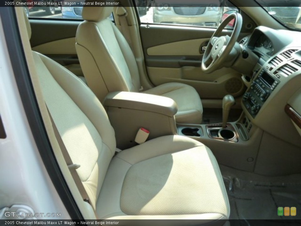 Neutral Beige Interior Photo for the 2005 Chevrolet Malibu Maxx LT Wagon #52374448